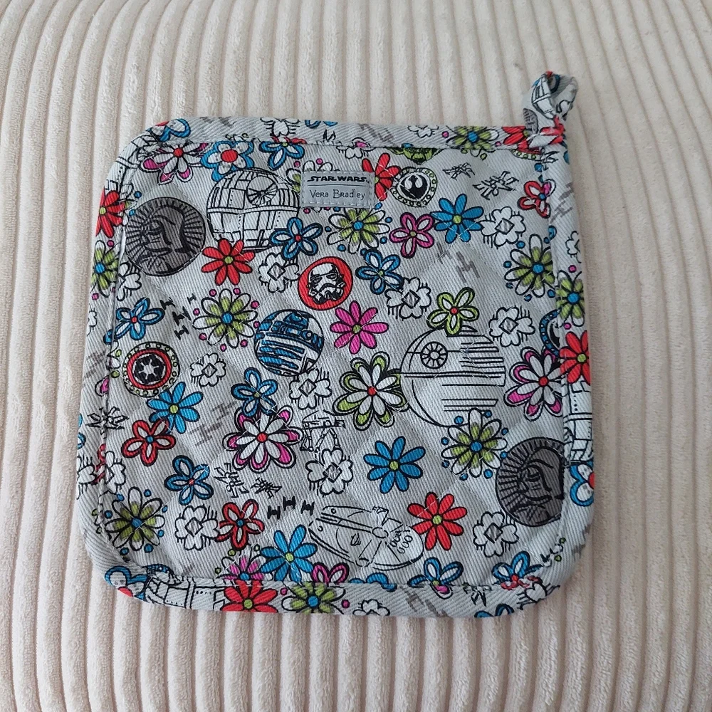 Vera Bradley Star Wsrs Far Far Away Mitten Kitchen Set
